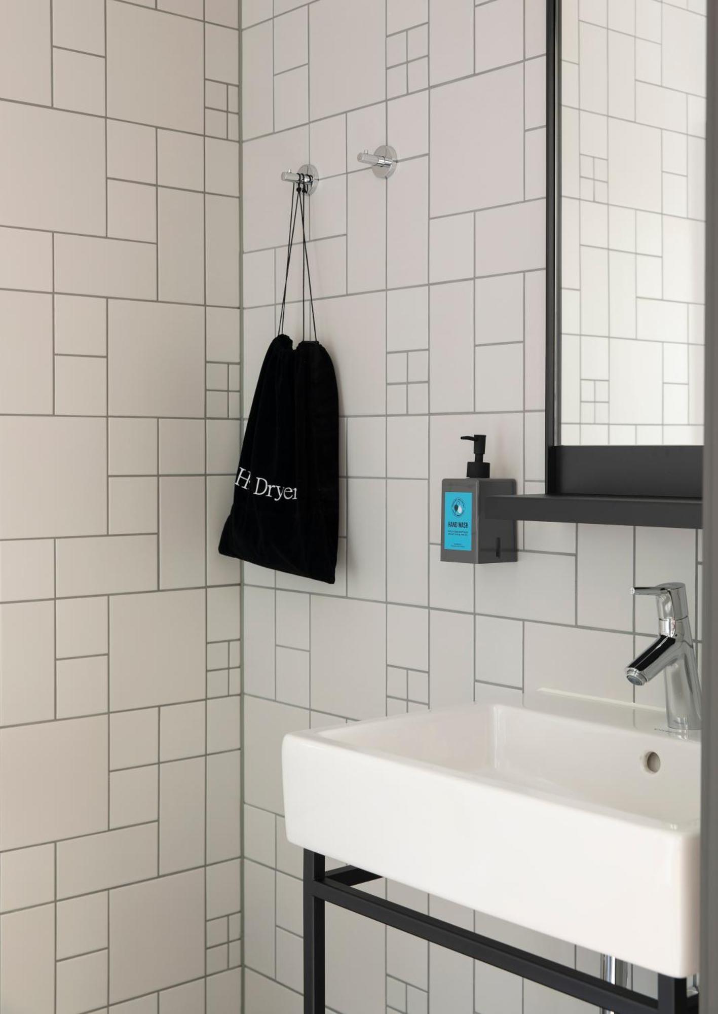 Family Room,1217074621:JPEG